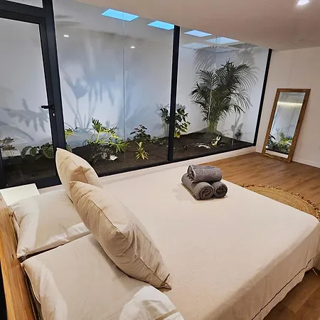 Maar Apartment *