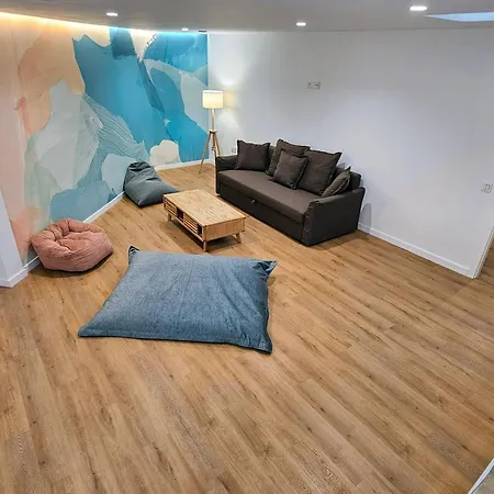 Maar Apartment *